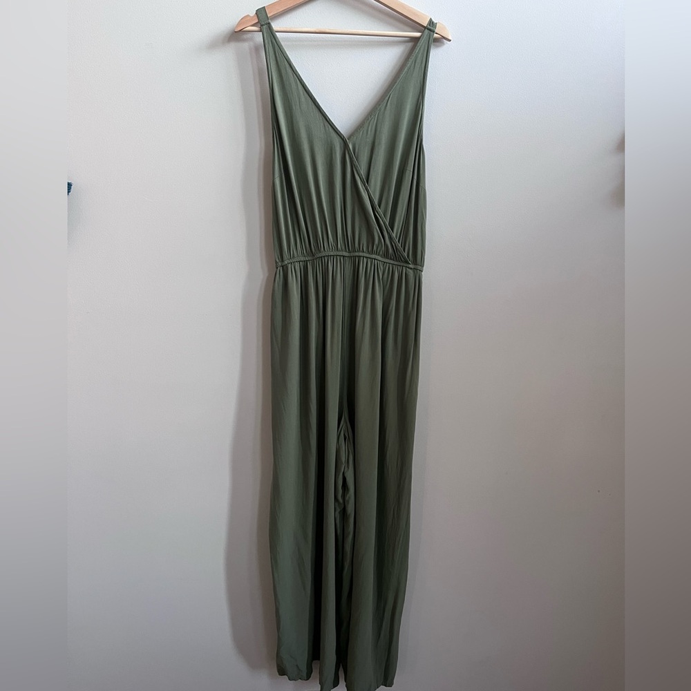 Lane Bryant Olive‎ Sleeveless Surplice Jumpsuit Size 14/16 Wrap V-Neck Wide Leg